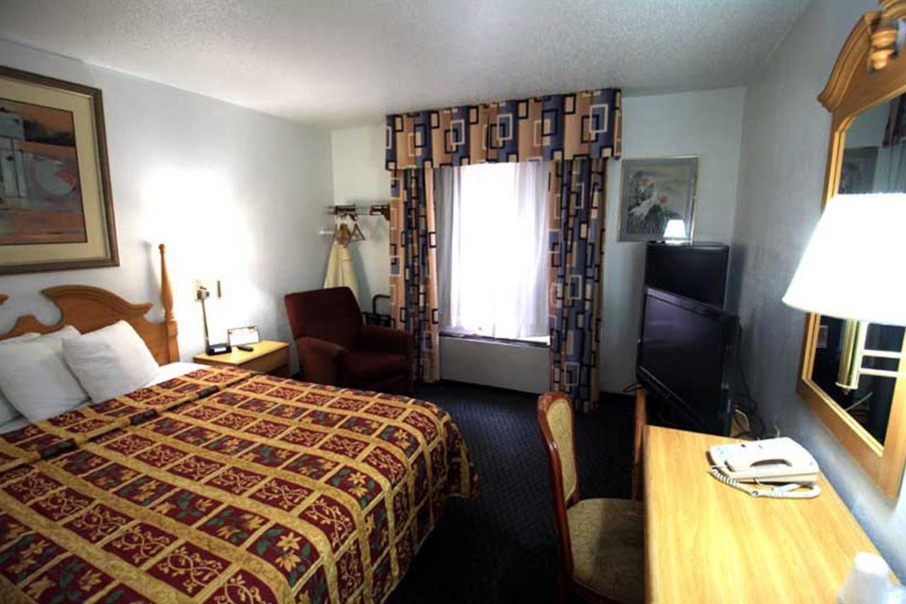 Norwood Inn And Suites - Minneapolis-St Paul Roseville Eksteriør billede