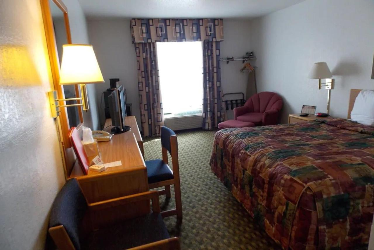 Norwood Inn And Suites - Minneapolis-St Paul Roseville Eksteriør billede