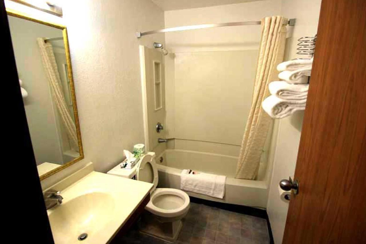 Norwood Inn And Suites - Minneapolis-St Paul Roseville Eksteriør billede