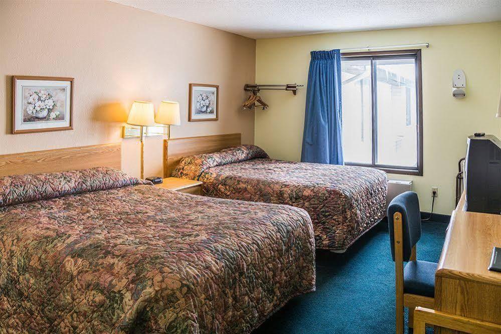 Norwood Inn And Suites - Minneapolis-St Paul Roseville Eksteriør billede