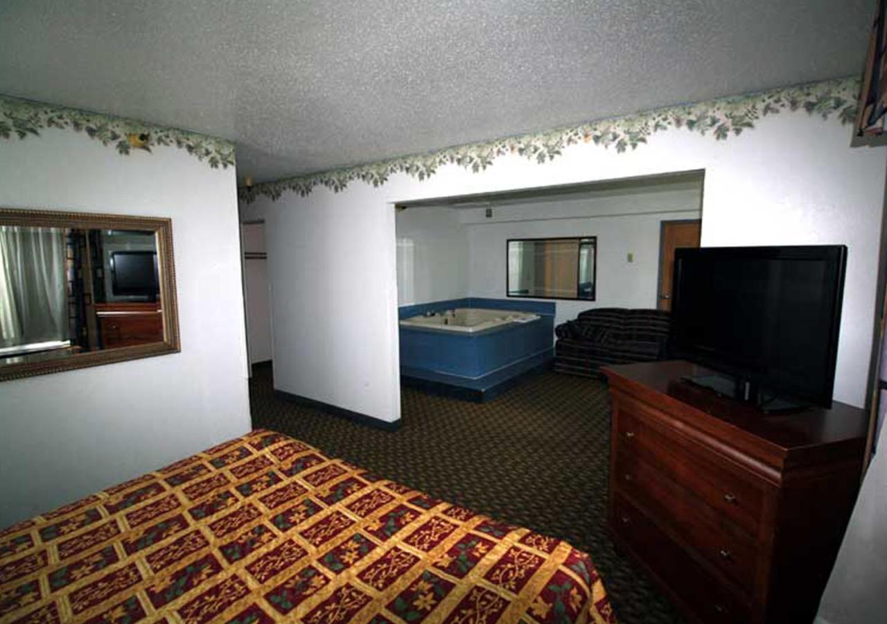 Norwood Inn And Suites - Minneapolis-St Paul Roseville Eksteriør billede
