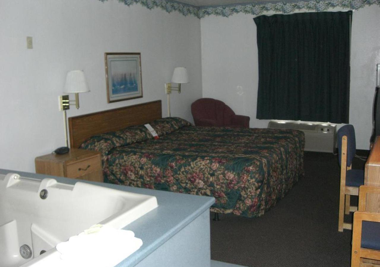 Norwood Inn And Suites - Minneapolis-St Paul Roseville Eksteriør billede